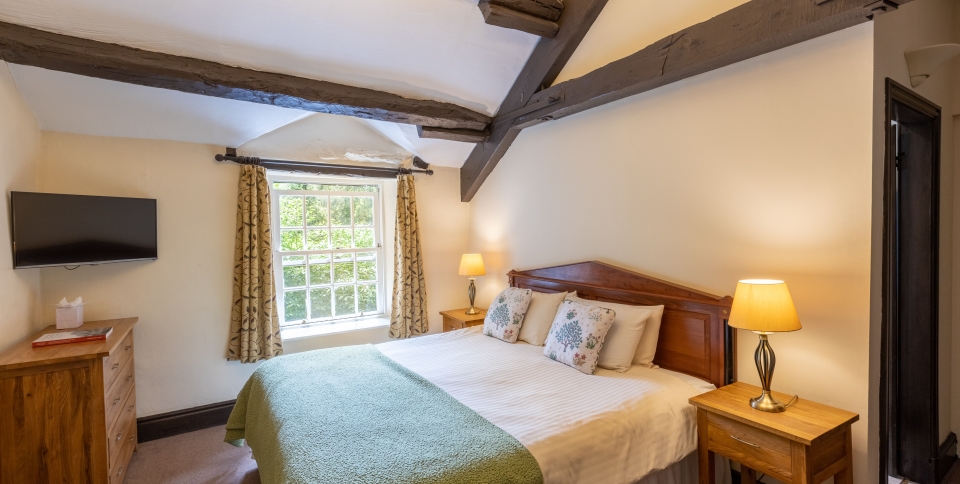 A kingsize bed and woodland views